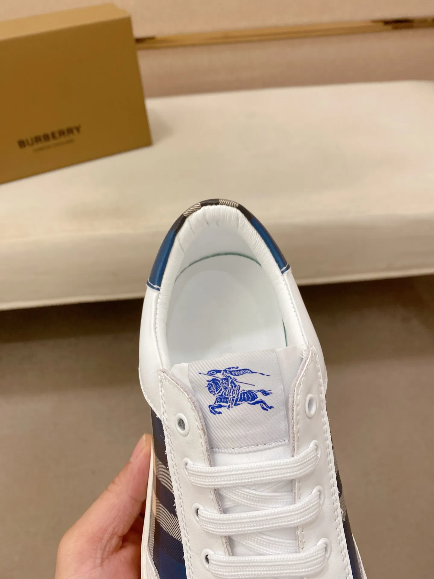 Men's shoes 💰: 420💰🇮🇹🇮🇹BURBERRY's top purchasing agents are available simultaneously at the counter. 🔍🔍On sale at the same time. Positive code number: 38-44 Italian imported first-layer cowhide with fabric. Fully imported sheepskin lining, sole: the original sole is specially provided by the original factory, the exclusive movable molded sole is super comfortable, the original factory follows the order, 🔍🔍high quality, you can go in and out of the counter at will, welcome to compare. Can be customized. 45 non-refundable